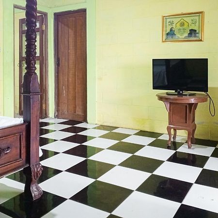Villa Kampus Near Taman Safari Cisarua Puncak Redpartner ボゴール エクステリア 写真