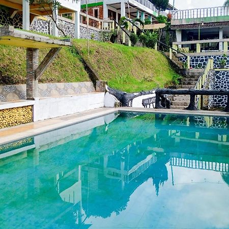 Villa Kampus Near Taman Safari Cisarua Puncak Redpartner ボゴール エクステリア 写真