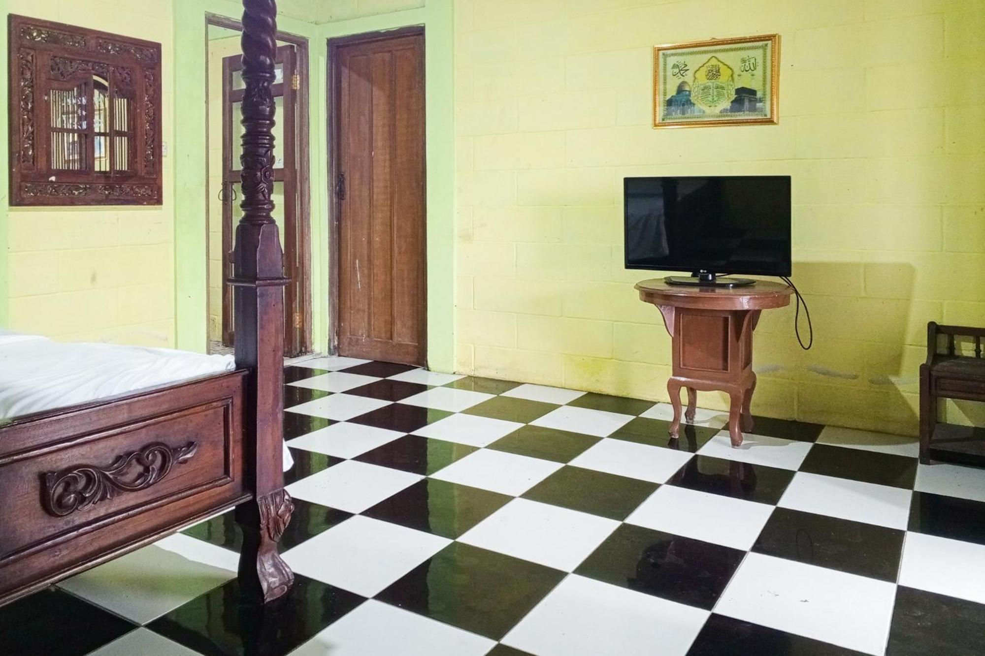 Villa Kampus Near Taman Safari Cisarua Puncak Redpartner ボゴール エクステリア 写真