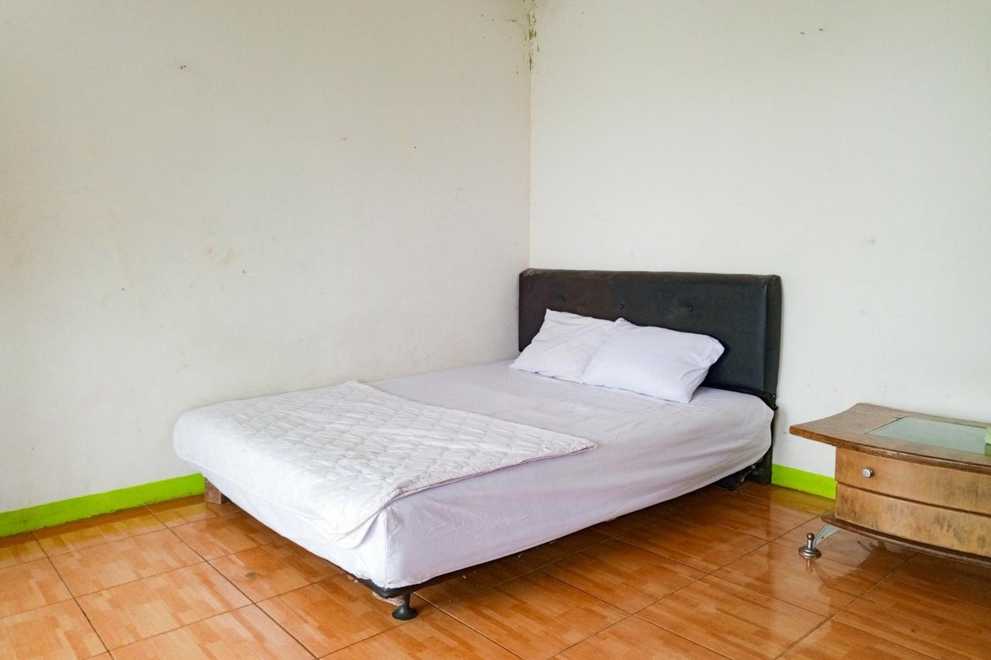 Villa Kampus Near Taman Safari Cisarua Puncak Redpartner ボゴール エクステリア 写真