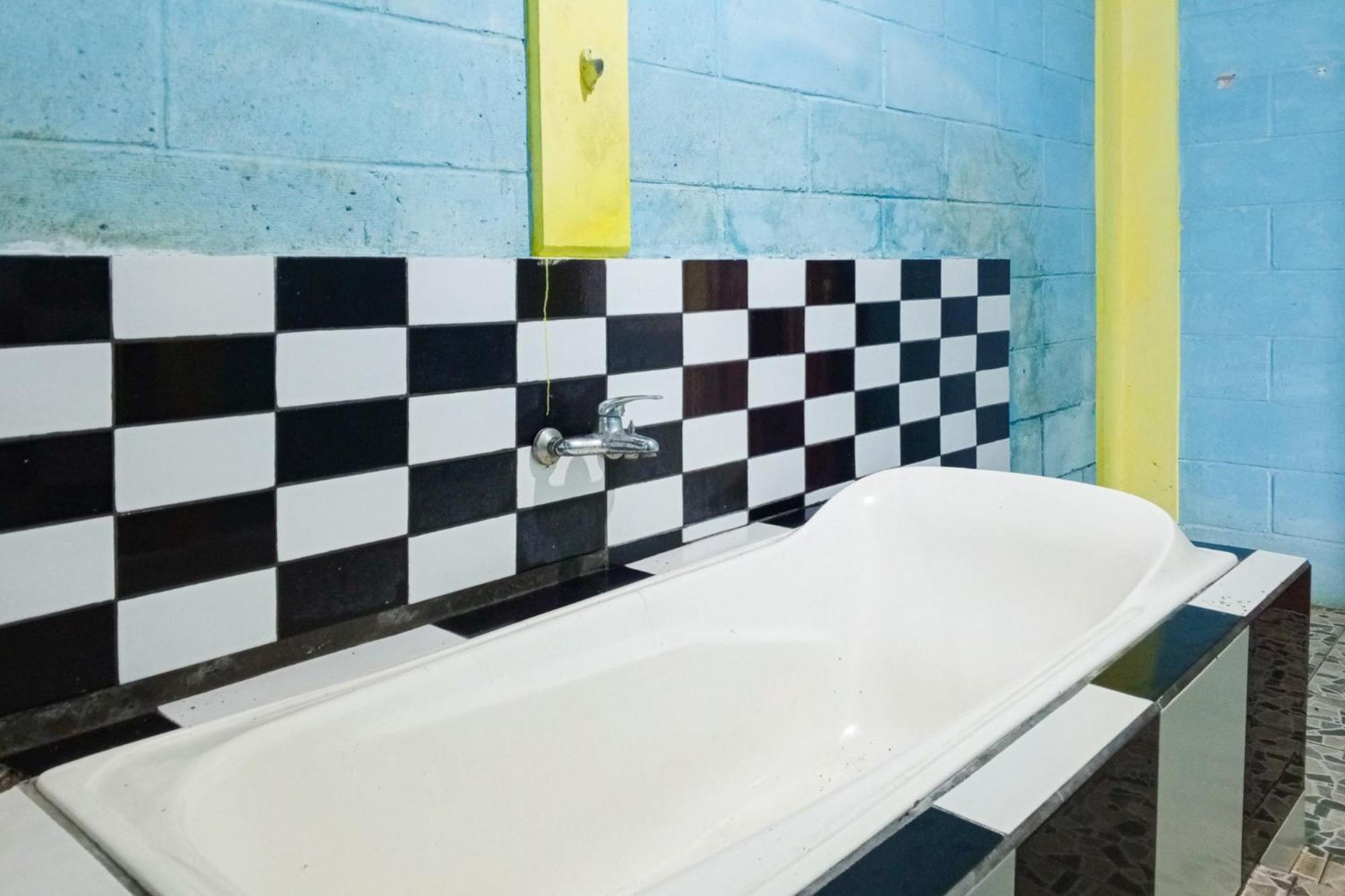 Villa Kampus Near Taman Safari Cisarua Puncak Redpartner ボゴール エクステリア 写真