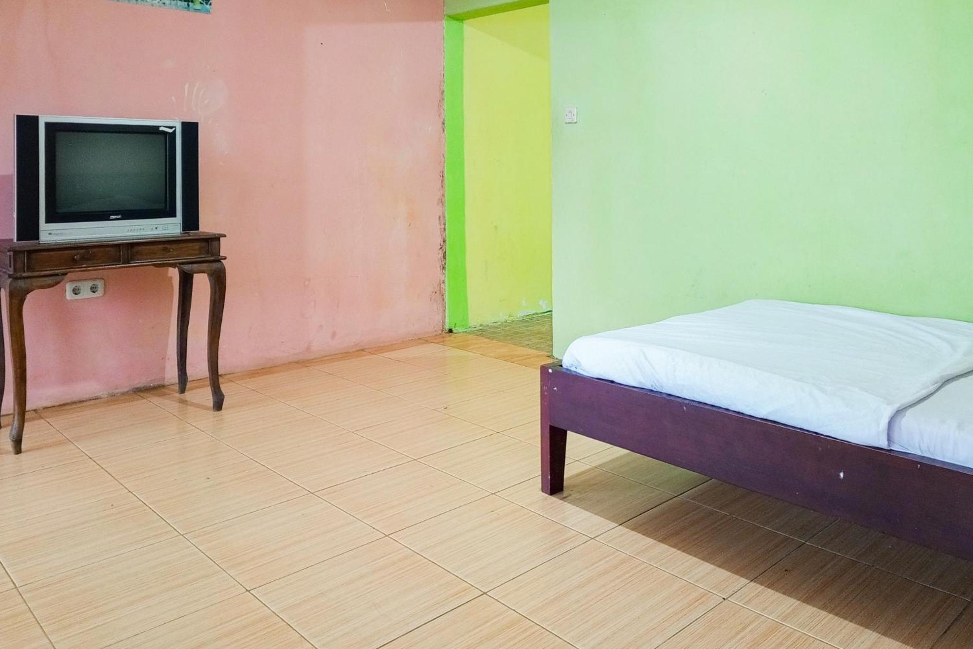 Villa Kampus Near Taman Safari Cisarua Puncak Redpartner ボゴール エクステリア 写真