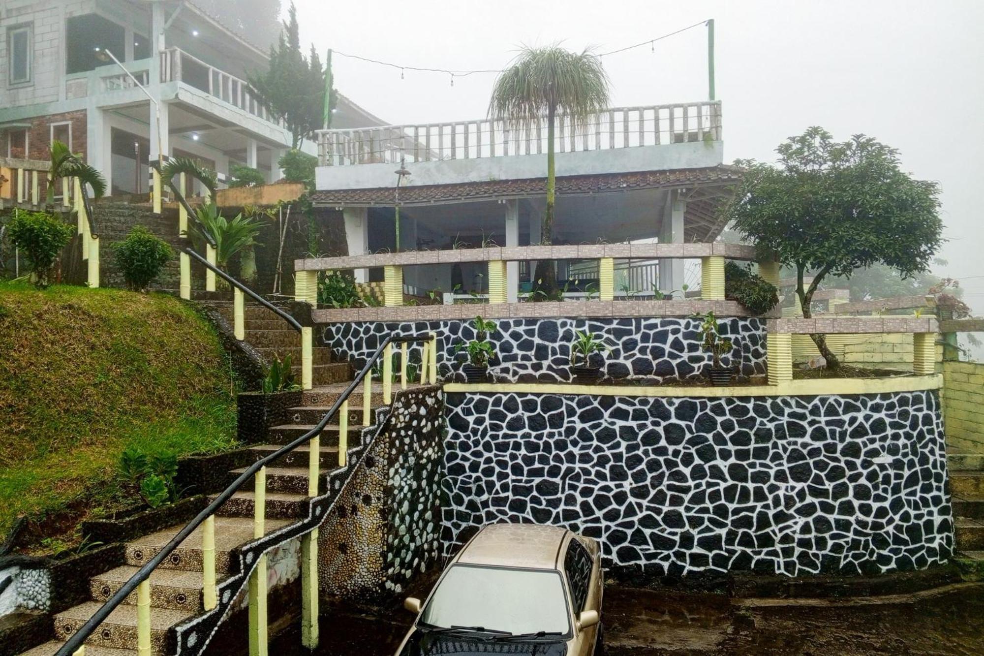 Villa Kampus Near Taman Safari Cisarua Puncak Redpartner ボゴール エクステリア 写真