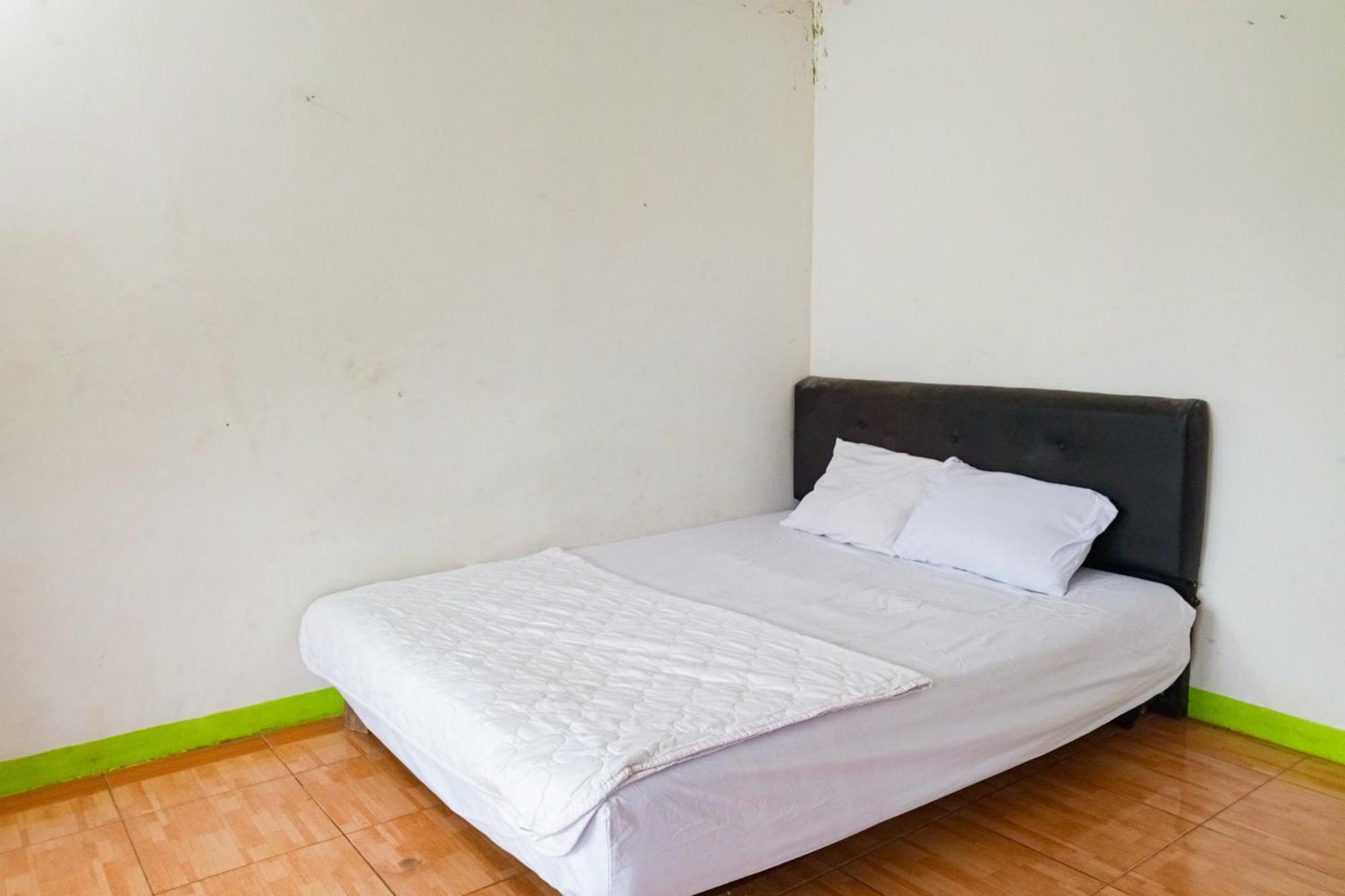 Villa Kampus Near Taman Safari Cisarua Puncak Redpartner ボゴール エクステリア 写真
