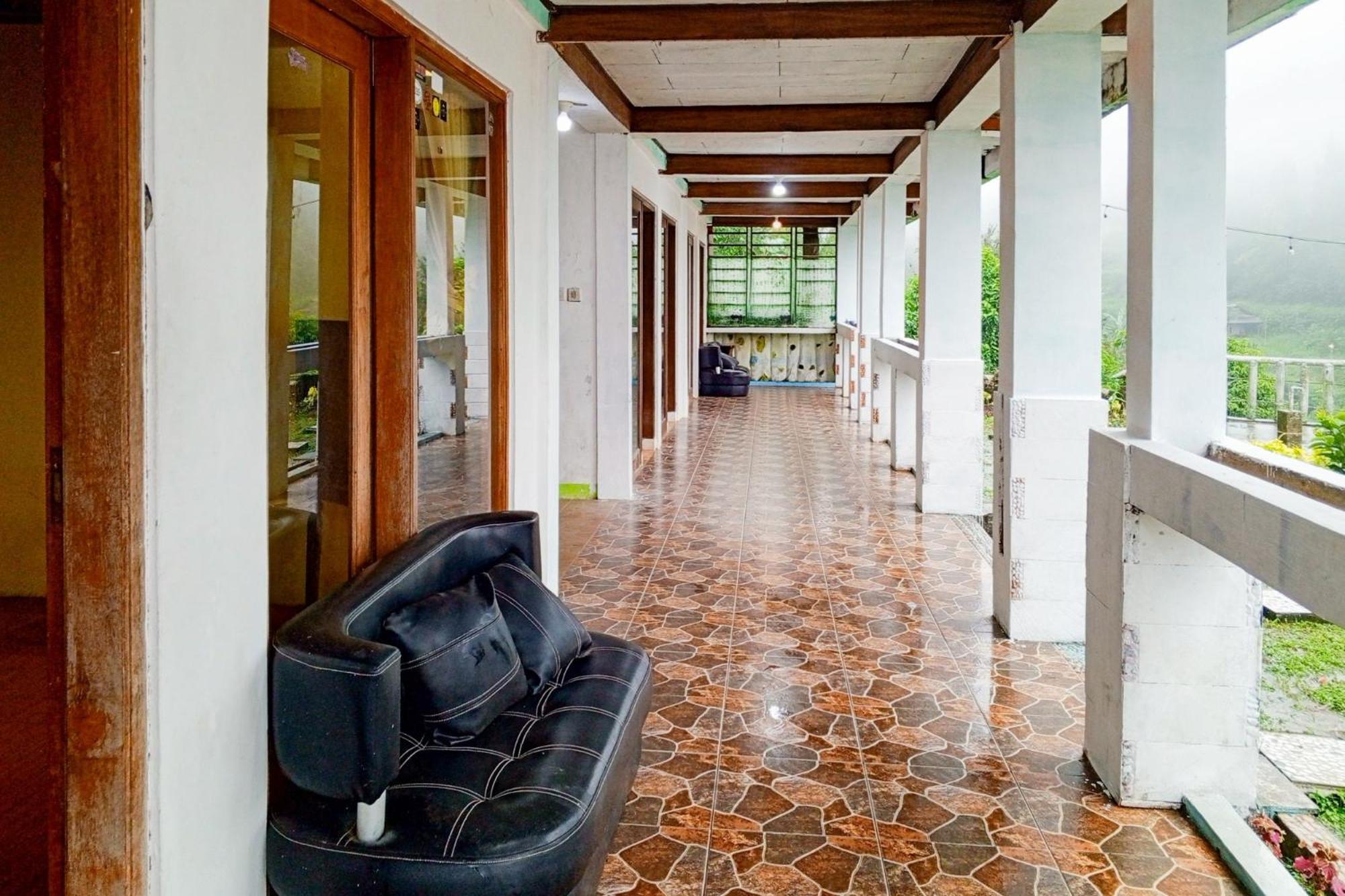Villa Kampus Near Taman Safari Cisarua Puncak Redpartner ボゴール エクステリア 写真